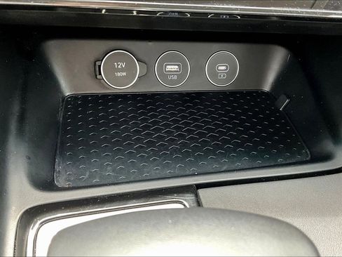 Used 2025 Genesis G70 2.5T RWD image 17