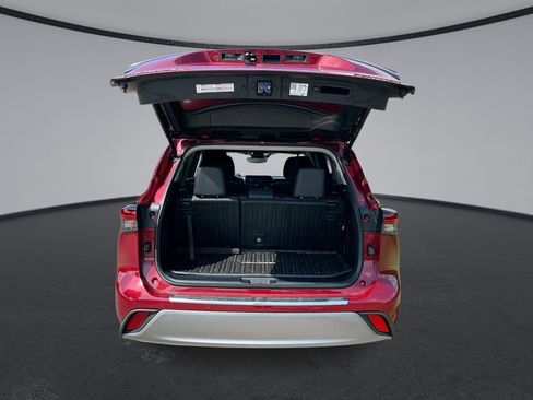 Used 2024 Toyota Highlander Platinum FWD image 34