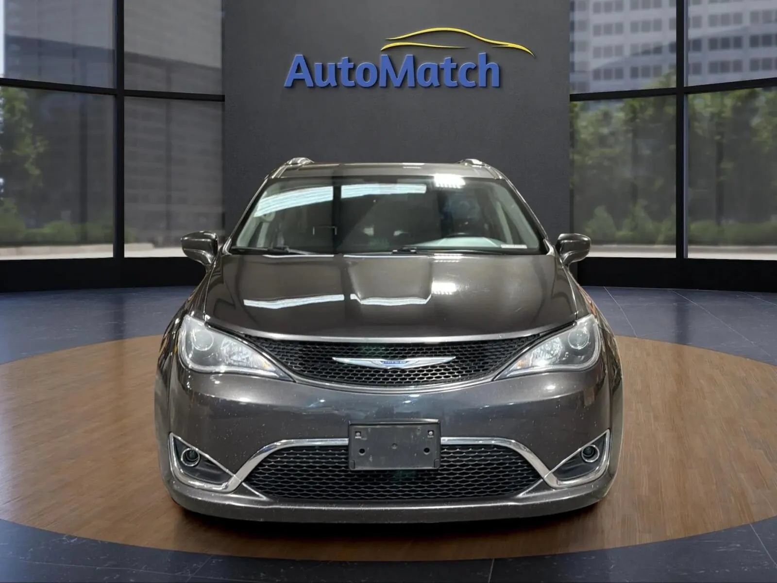 Used 2019 Chrysler Pacifica Touring-L FWD image 3