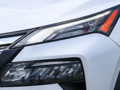 Used 2025 Nissan Rogue SV AWD/4WD image 2