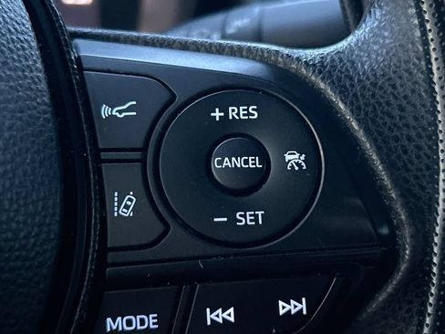 Used 2020 Toyota Corolla LE FWD image 17