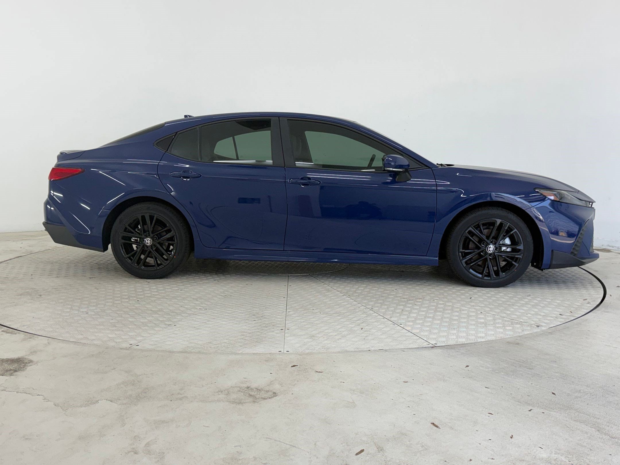 Used 2026 Toyota Camry SE w/ Convenience Package FWD image 8