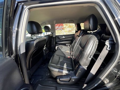 Used 2017 Nissan Pathfinder SL FWD image 15