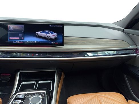 Used 2023 BMW 740i image 20