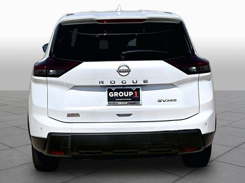 Used 2024 Nissan Rogue SV AWD/4WD image 5