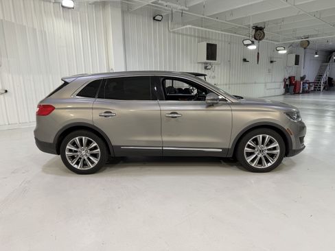 Used 2017 Lincoln MKX Reserve w/ Driver Assistance Package image 6