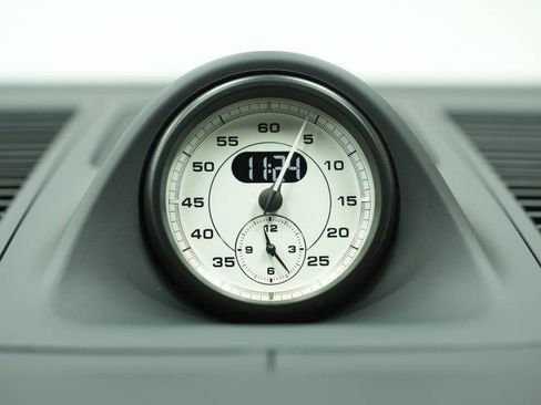 New 2026 Porsche Macan Turbo image 36