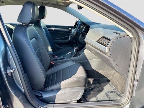 Used 2024 Volkswagen Jetta SE FWD image 27