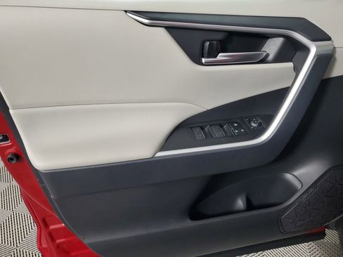 Used 2025 Toyota RAV4 XLE w/ Convenience Package image 19