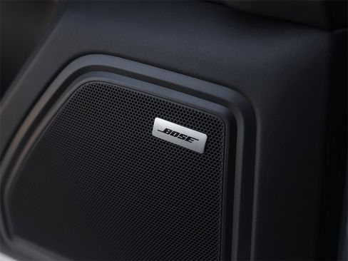 Certified 2025 Porsche Macan image 30