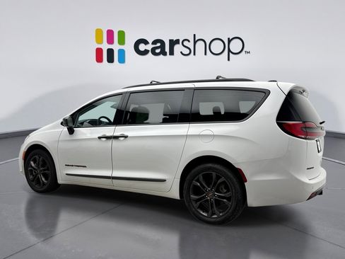 Used 2024 Chrysler Pacifica Touring-L w/ Road Tripper Package image 3