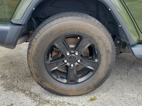 Used 2021 Jeep Wrangler Unlimited Sahara image 5