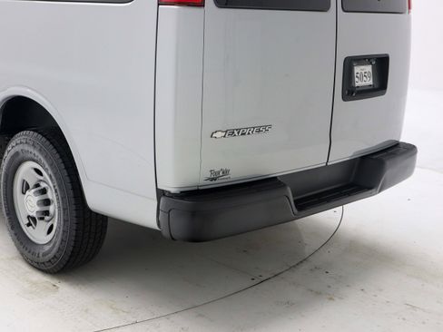 Used 2017 Chevrolet Express 2500 LS image 10