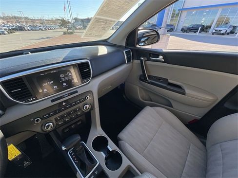Used 2020 Kia Sportage LX image 18