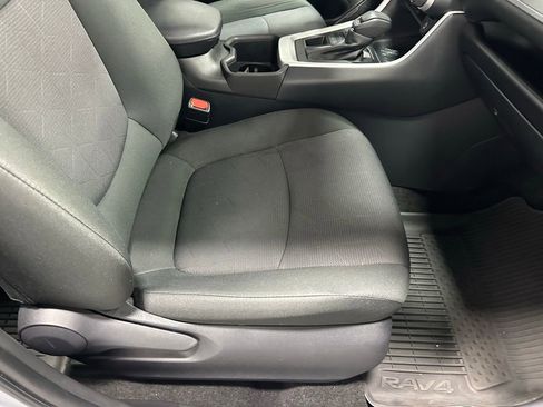 Used 2025 Toyota RAV4 XLE image 57