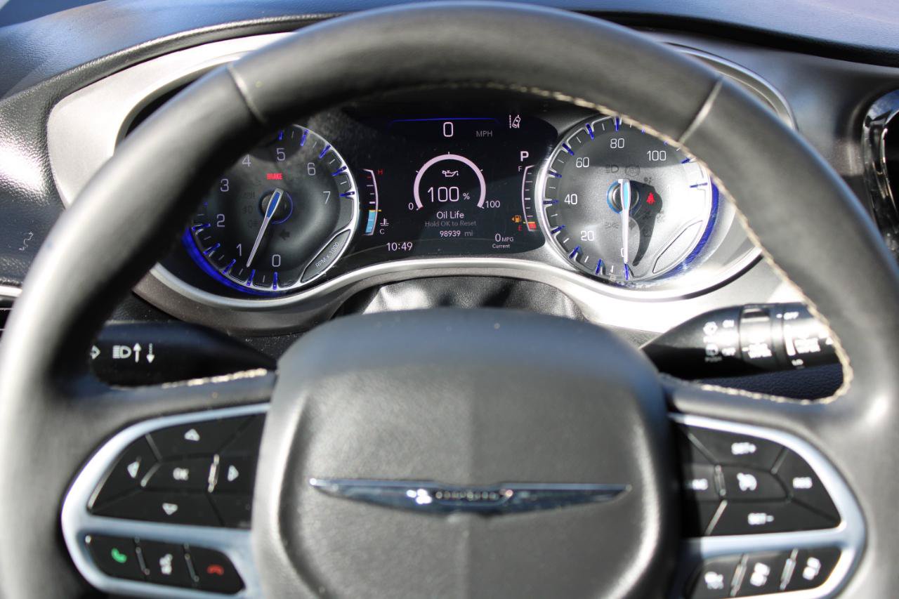 Used 2022 Chrysler Pacifica Touring-L FWD image 8