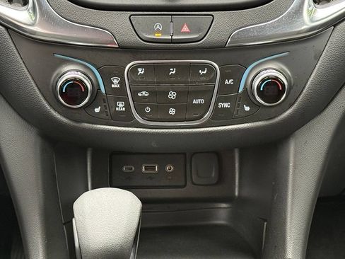 Used 2024 Chevrolet Equinox LT AWD/4WD image 12