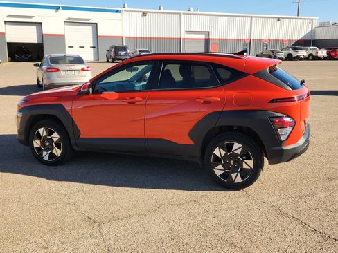 Used 2025 Hyundai Kona SEL image 2