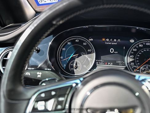 Used 2018 Bentley Bentayga image 26
