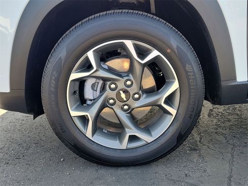 Used 2025 Chevrolet Trax LT w/ Driver Confidence Package image 37