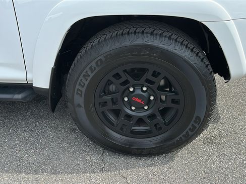 Used 2024 Toyota 4Runner TRD Off-Road Premium w/ Off Road Premium Plus Package AWD/4WD image 9