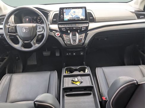 Used 2025 Honda Odyssey Touring image 10