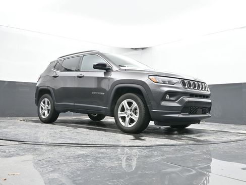 Used 2024 Jeep Compass Latitude image 43