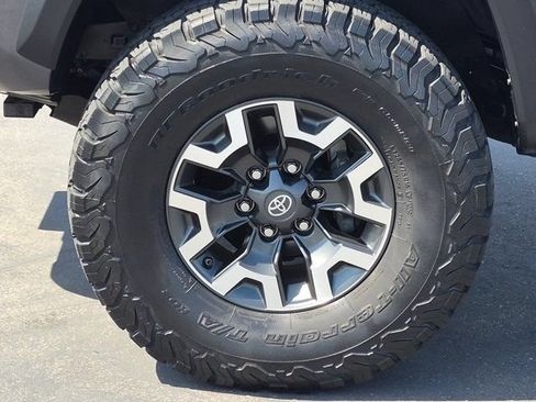 Used 2019 Toyota Tacoma TRD Off-Road AWD/4WD image 14