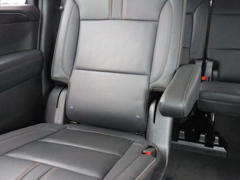 Used 2022 Chevrolet Suburban RST w/ Luxury Package AWD/4WD image 10