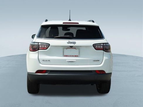 Used 2022 Jeep Compass Latitude AWD/4WD image 8