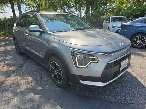 Used 2025 Kia Niro LX FWD image 3