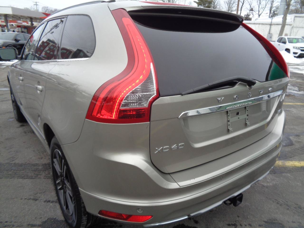 Used 2016 Volvo XC60 T5 Platinum w/ Protection Package FWD image 17