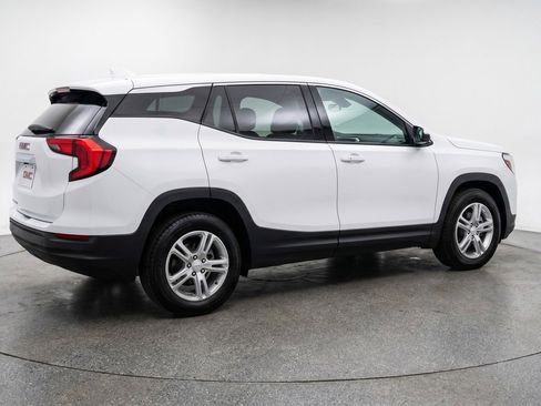 Used 2024 GMC Terrain SLE FWD image 9