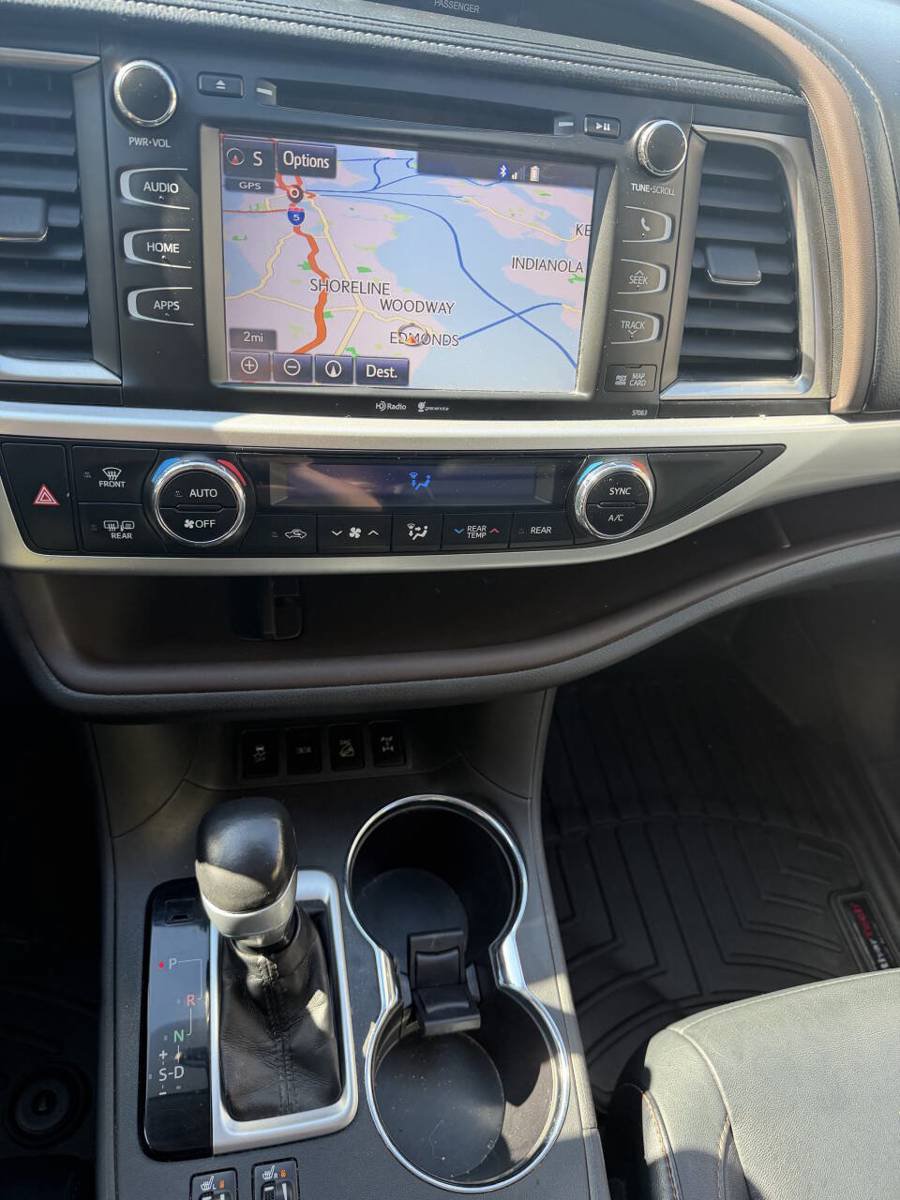 Used 2015 Toyota Highlander XLE AWD/4WD image 17