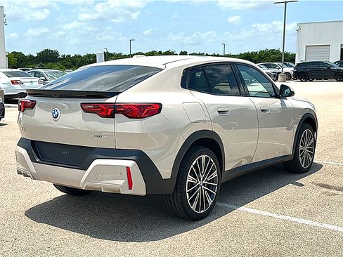 New 2026 BMW X2 xDrive28i w/ Technology Package AWD/4WD image 8