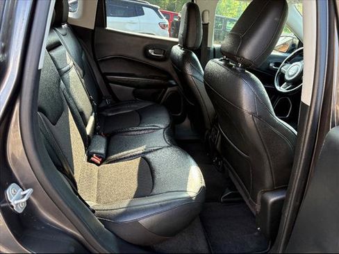 Used 2019 Jeep Compass Latitude image 30