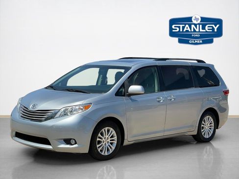 Used 2015 Toyota Sienna XLE Premium FWD image 5