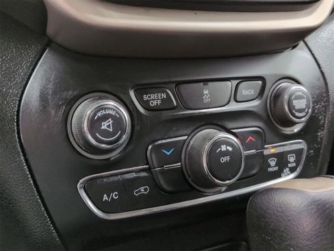 Used 2014 Jeep Cherokee Latitude w/ Cold Weather Group image 30