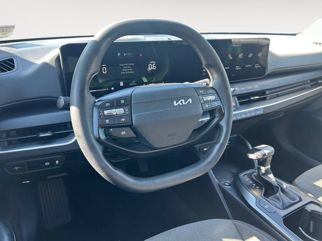 Used 2025 Kia K4 FWD image 12