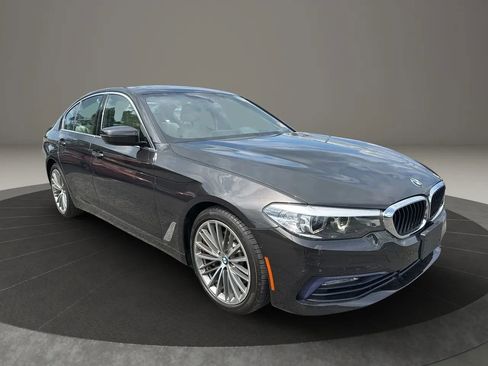 Used 2017 BMW 530i xDrive image 3