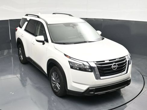 Used 2025 Nissan Pathfinder SV FWD image 50