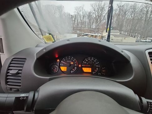 Used 2015 Nissan Frontier SV image 11