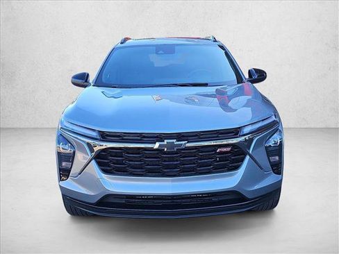 Used 2024 Chevrolet Trax RS w/ Sunroof Package image 2