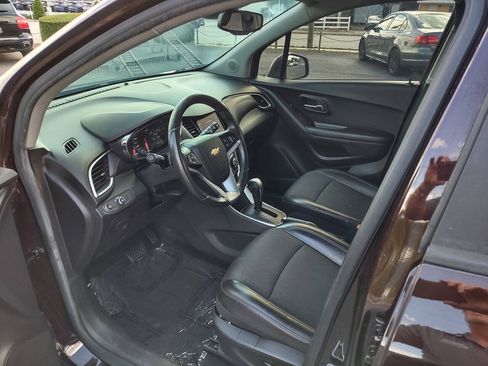 Used 2021 Chevrolet Trax LT w/ LT Convenience Package FWD image 10