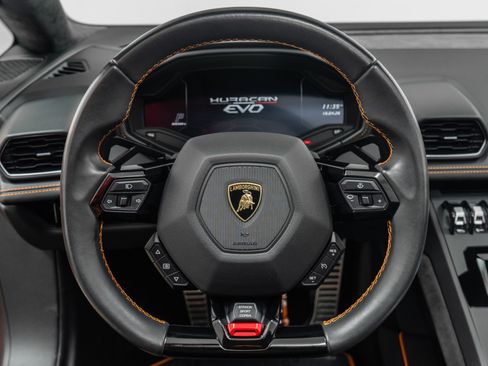 Used 2020 Lamborghini Huracan EVO image 15
