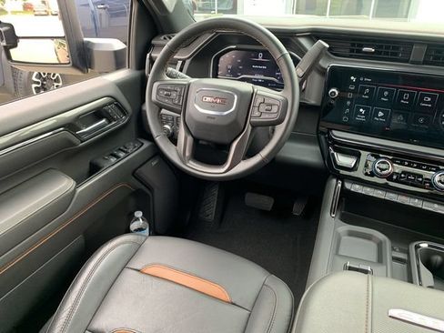 Used 2024 GMC Sierra 2500 AT4 w/ AT4 Premium Plus Package AWD/4WD image 18