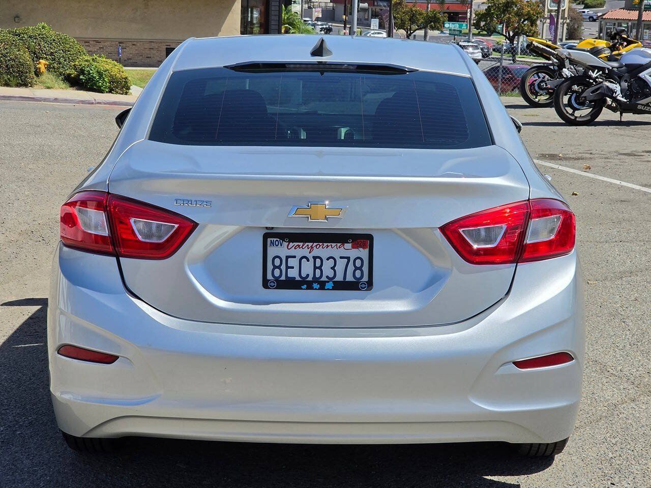 Used 2018 Chevrolet Cruze LS FWD image 13