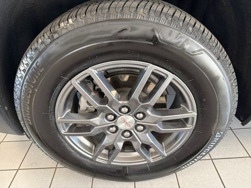 Used 2025 GMC Acadia Elevation image 12