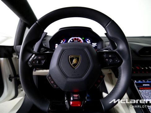 Used 2022 Lamborghini Huracan EVO image 14