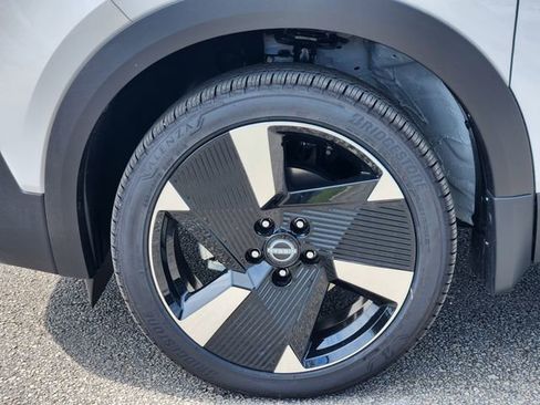 New 2025 Nissan Kicks SR image 7